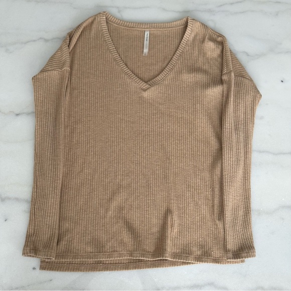 Aritzia Tops - Aritzia The Group by Babaton Traverse Long-sleeve Heather Tan - Size 1 (Small)